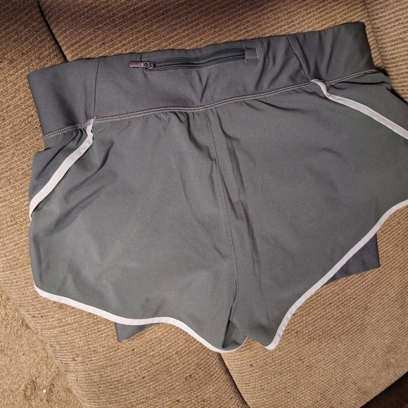 Under armour heat gear shorts - Picture 3 of 4